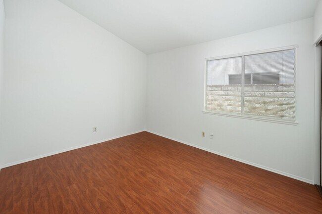 Building Photo - Sparkling Clean 3 Bedroom, 2 Bath Home with a View!
