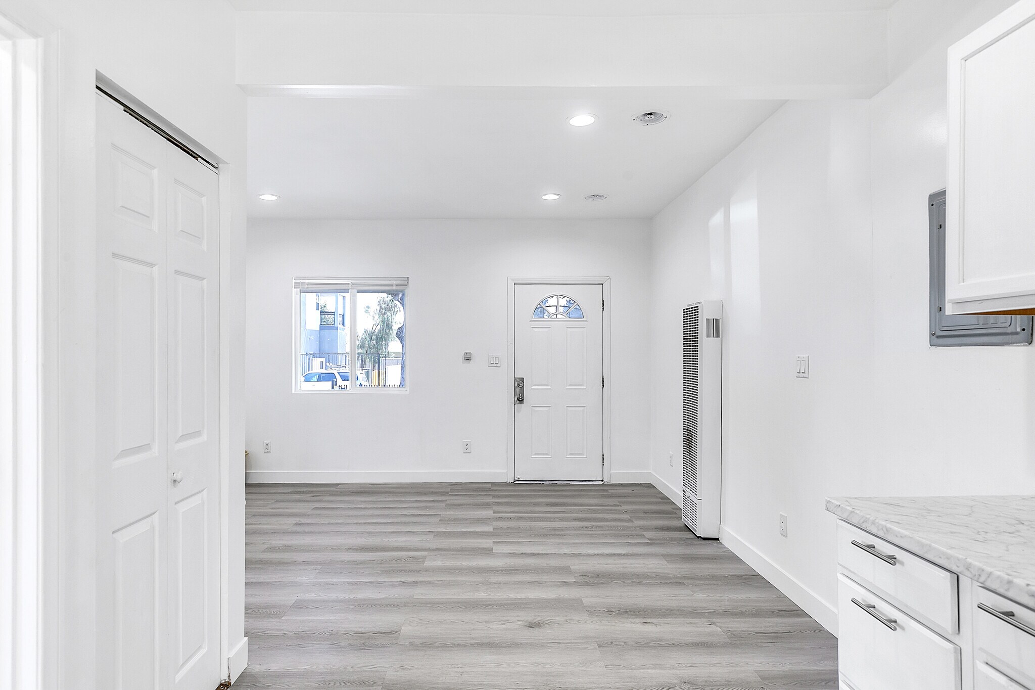 Building Photo - 519 E 64th St