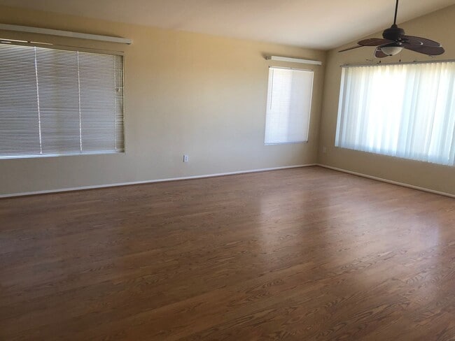 Building Photo - Charming 3 bdrm Crown Hills Home with Spectacular Views