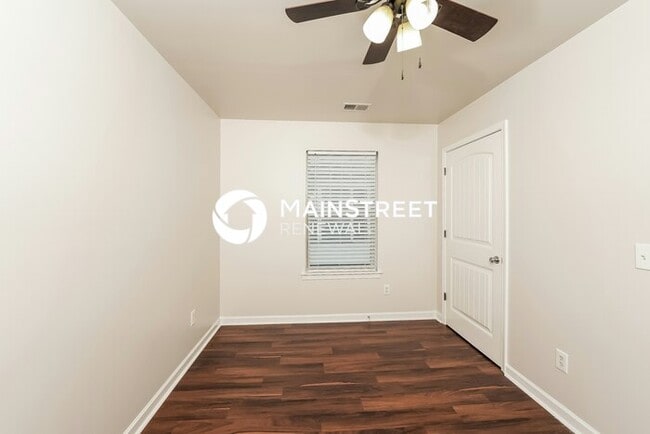 Building Photo - 3 Bedroom Pet-Friendly Home in CALERA, AL with Main Street Renewal