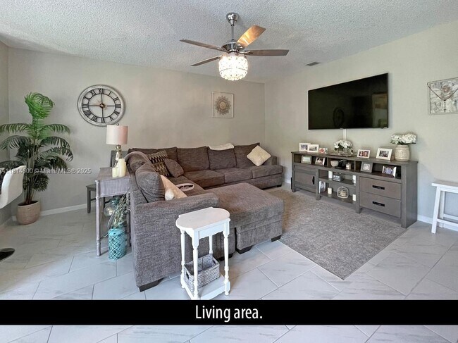 Building Photo - 6735 Via Regina