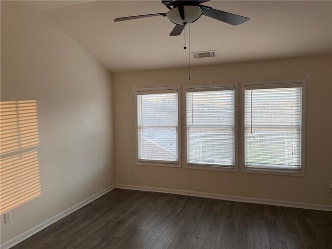 Building Photo - 3669 Chicago St NW