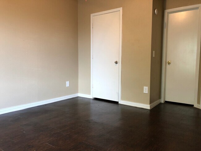 Building Photo - Charming 3 bed 2.5 baths in Rowlett!