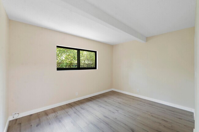 Building Photo - 1325 S Flagler Ave