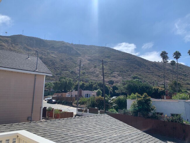 Building Photo - For Lease: 2 Bed / 1 Bath Upstairs Duplex – Ventura, CA