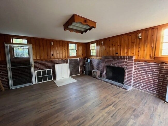 Building Photo - Beautifully Updated House in Forest Hills!