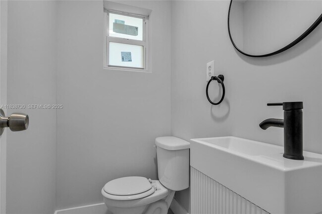 Building Photo - 2243 Greene St.