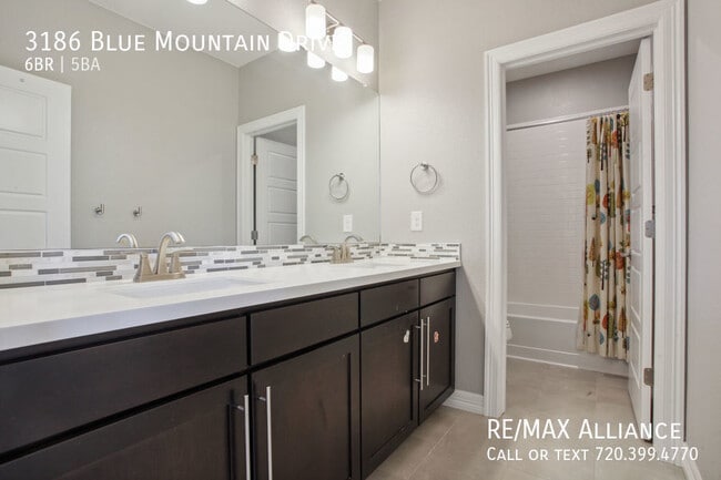 Building Photo - 3186 Blue Mountain Dr