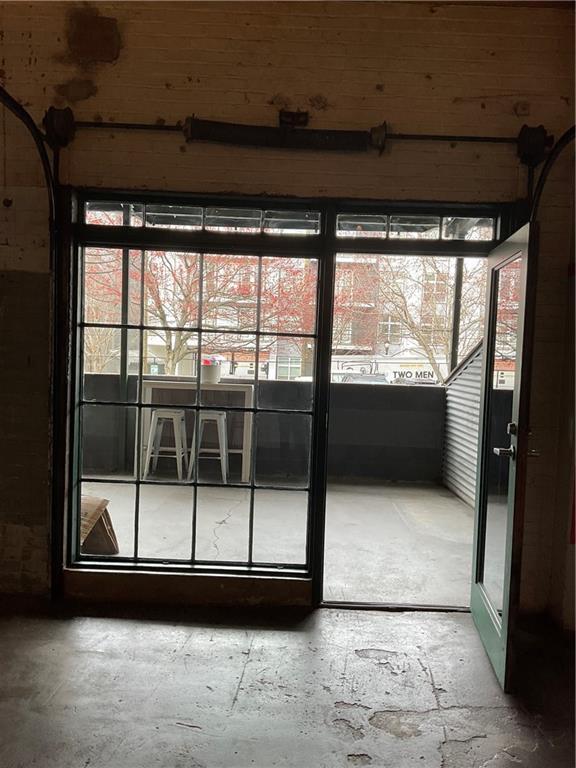 Building Photo - 881 Memorial Dr SE