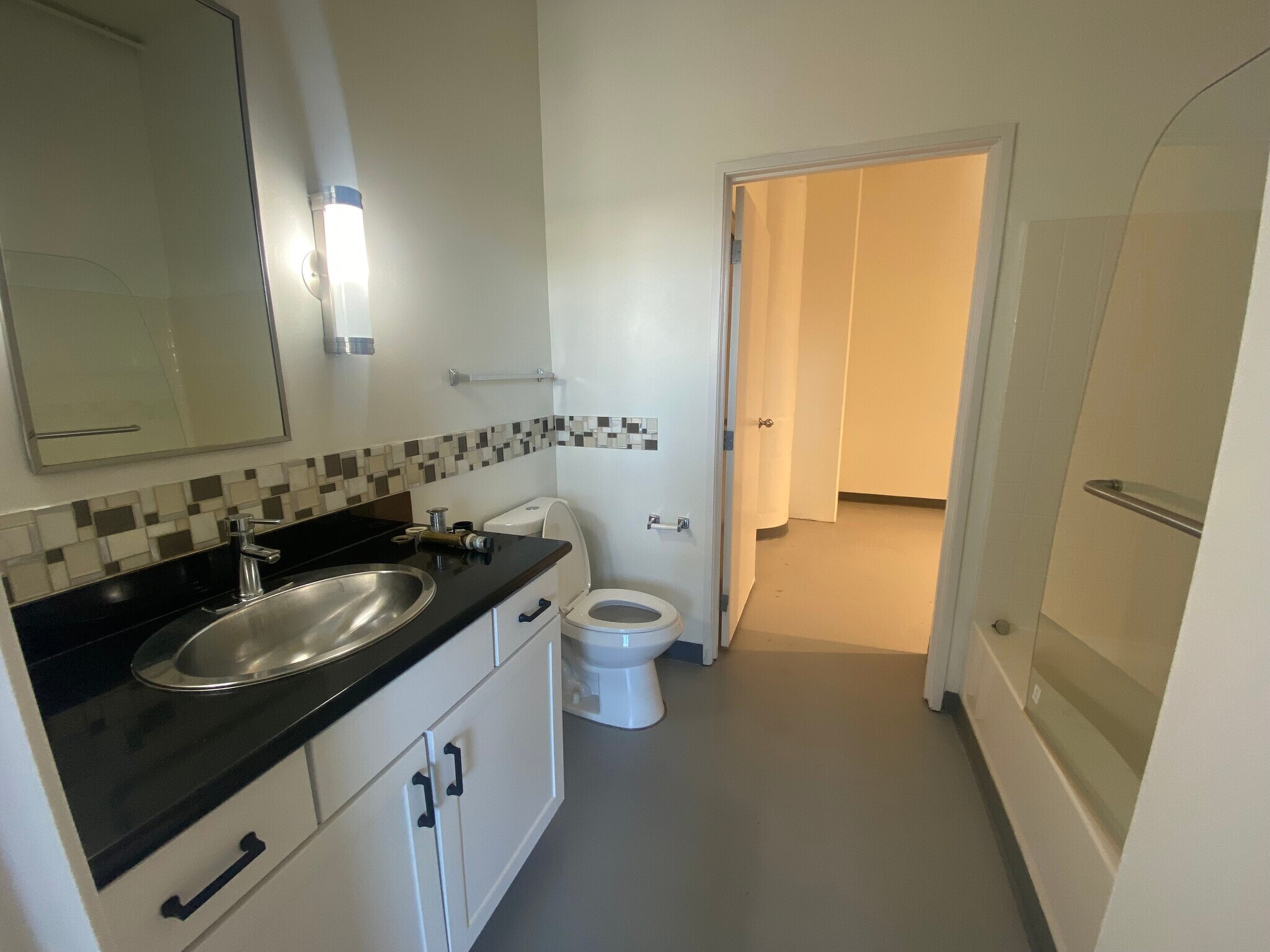 Building Photo - 420 S San Pedro St