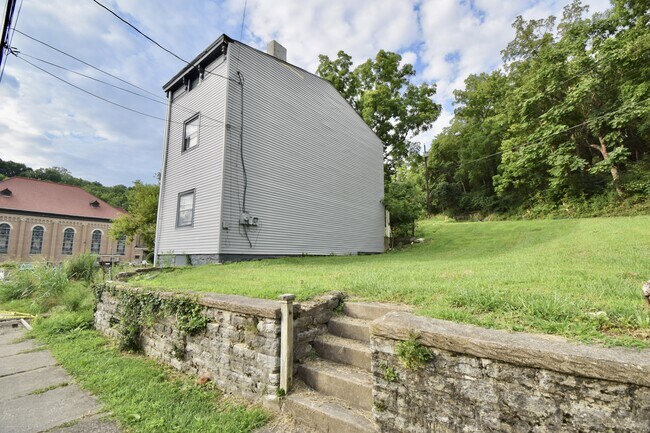 Building Photo - 1859 Baltimore Ave