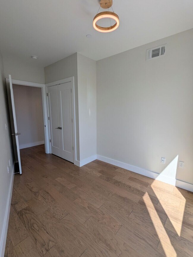 Building Photo - 2 Bedroom 2 Bathroom Condo at the Lawrence...