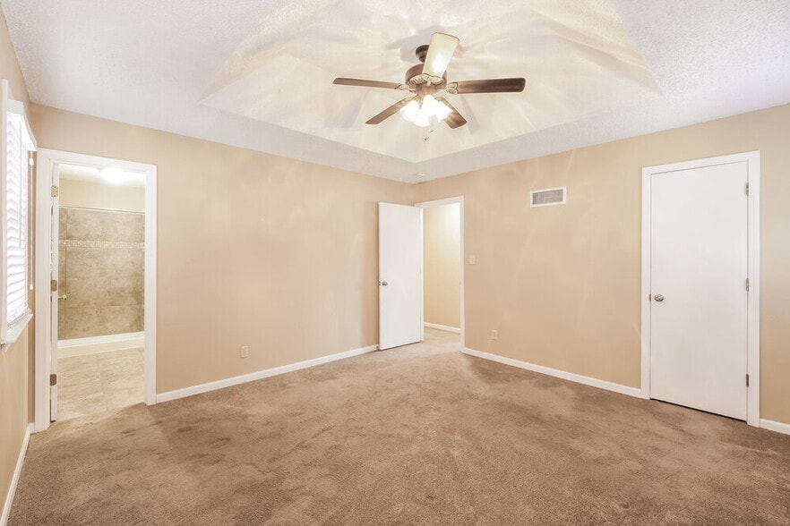 Building Photo - 7502 E 132 Terrace