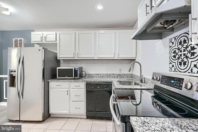 Building Photo - 1127 Sargeant St