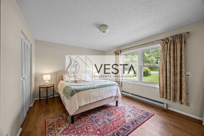 Building Photo - 90 Knob Hill Rd