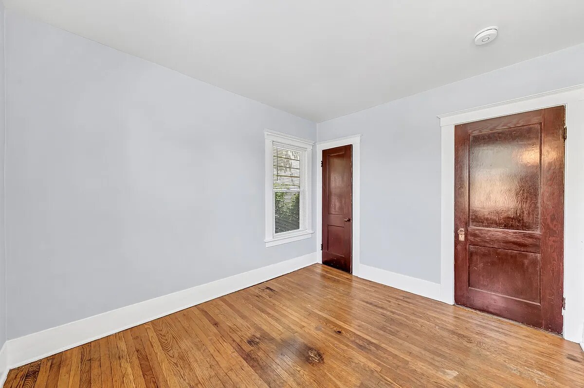 Building Photo - 238 Crestwood Ave