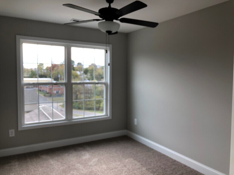 Building Photo - 185 Ridge Pointe Dr