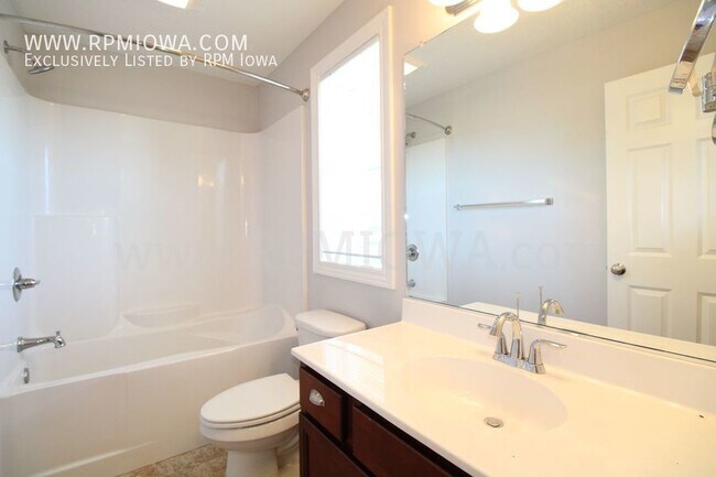 Building Photo - UPDATED KITCHEN!! 3 Bedroom, 2.5 Bath Home...