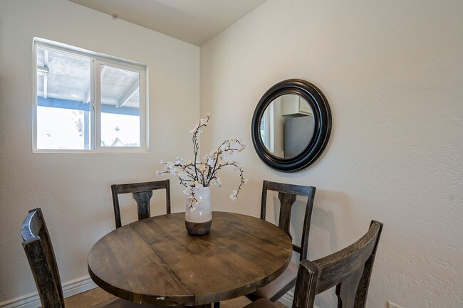 Building Photo - Scottsdale Home that has everything you need!