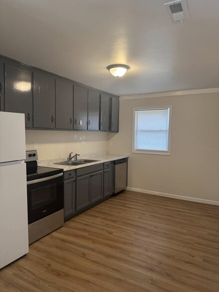 Building Photo - 150 Greenfield Dr