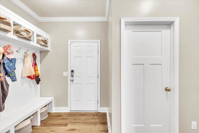 Building Photo - Gorgeous 4 Bed/2.5 Bath in Waterways Township!