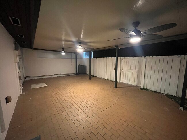 Building Photo - 14056 SW 51st Ln