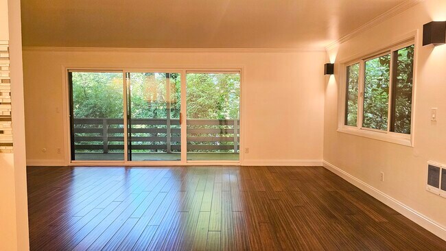 LIVING ROOM - 1500 SW Skyline Blvd