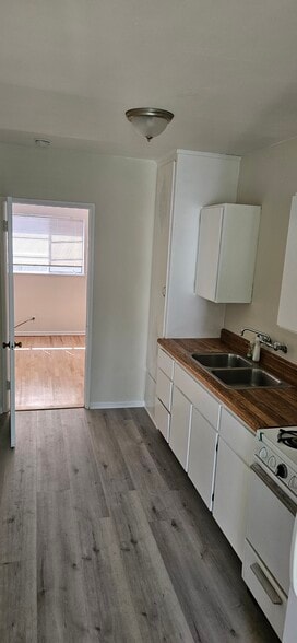 Building Photo - 2022 N Commonwealth Ave