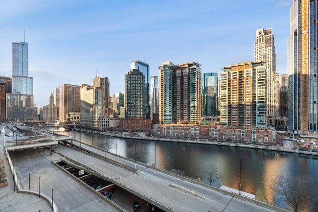 Building Photo - 450 E Waterside Dr