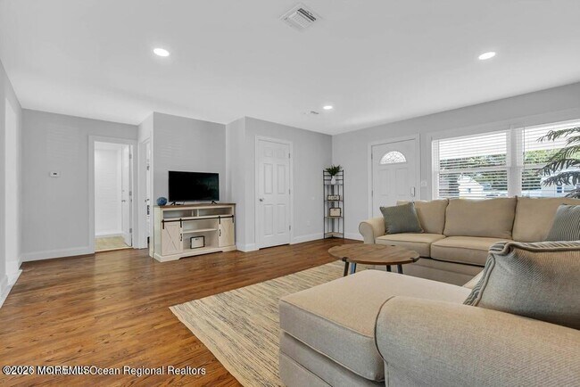 Building Photo - 1143-1145-1145 Roe Ave