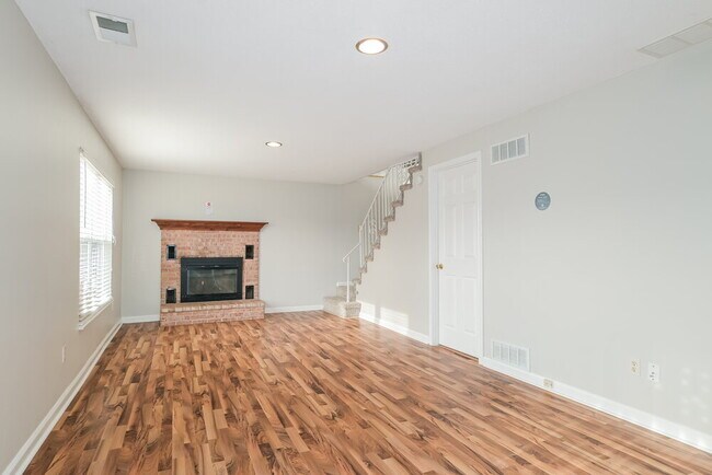 Building Photo - 2513 Weymouth Dr