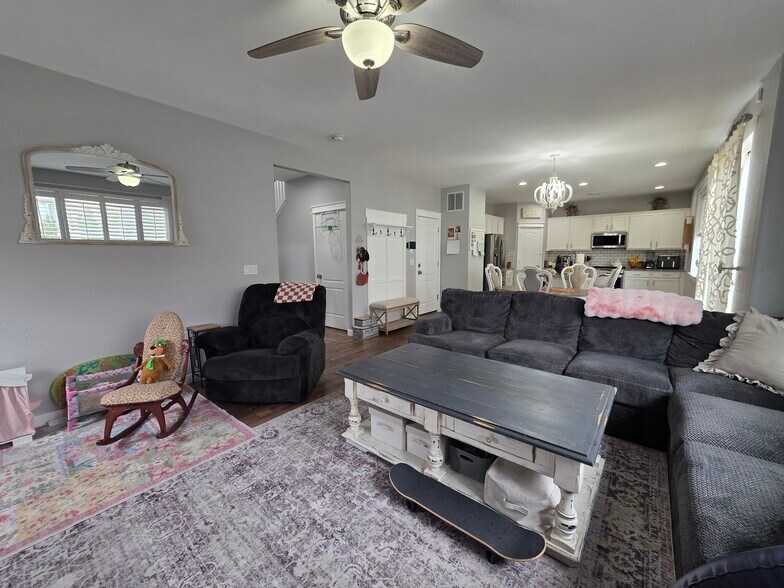 Building Photo - 7130 Golden Acacia Ln