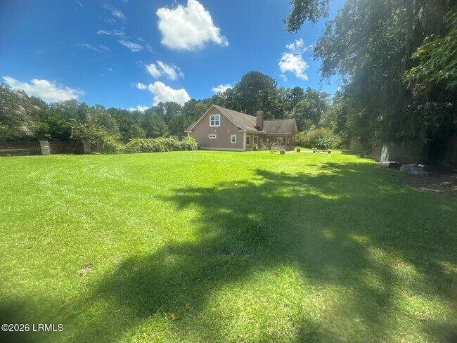 Building Photo - 557 Willie Mae Aiken Dr