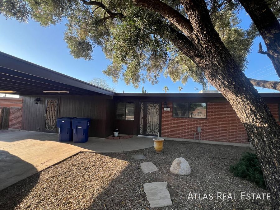 Building Photo - 1002 S Seco Pl