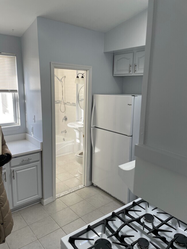 Entry way to Bathroom - 312 S Duncan St