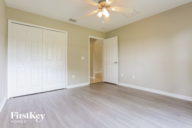 Building Photo - 2463 Alesio Ave