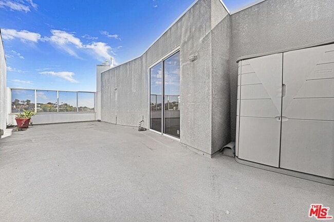 Building Photo - 171 N Church Ln