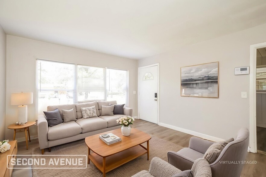 Building Photo - 3015 Lansdell Dr