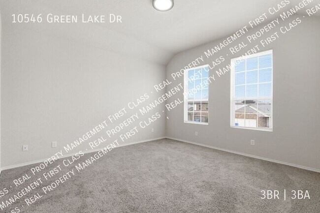 Building Photo - 10546 Grn Lk Dr