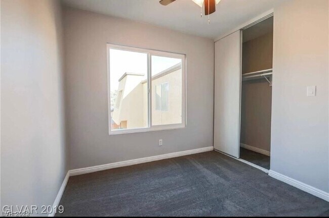 Building Photo - 1511 Living Desert Dr