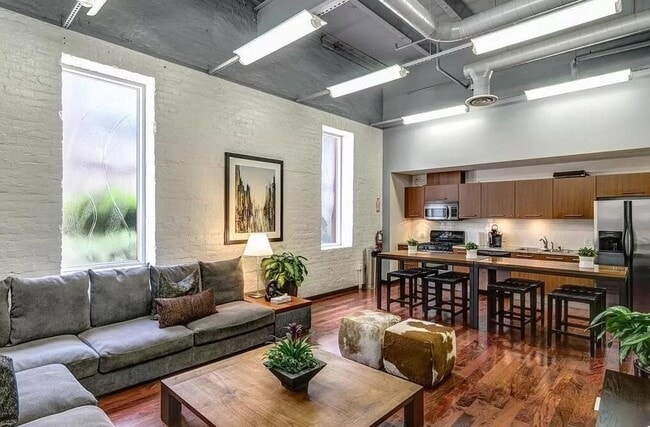 Building Photo - 1431 Pacific Hwy