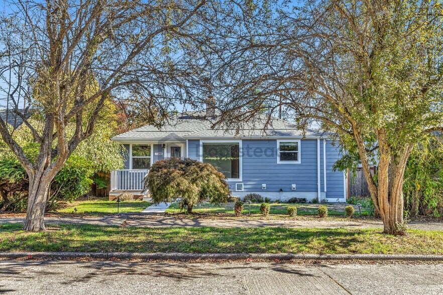 Building Photo - 7348 29th Ave SW