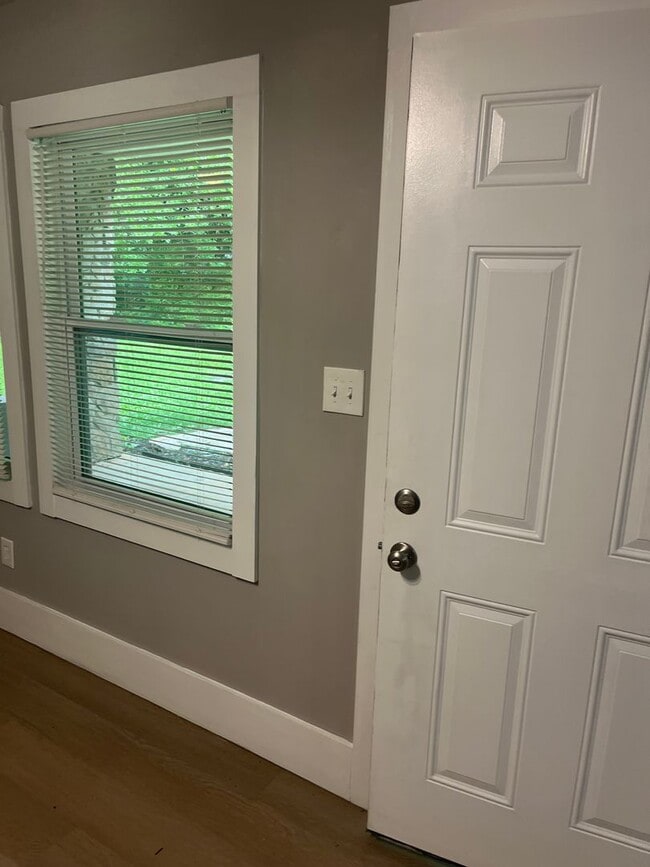 Building Photo - 2 BR/1BA | Newly Renovated Unit| In Scottsdale, Georgia