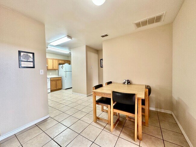 Building Photo - 602 N Bangor Ave