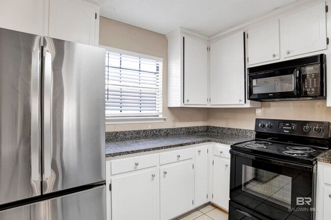 Building Photo - 200 Parma Dr