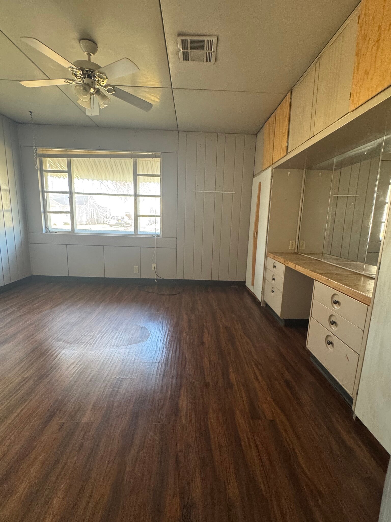 Building Photo - 2119 W Sherwood Ave