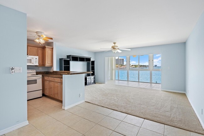 Building Photo - 400 Wilma Cir