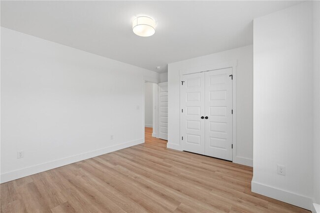 Building Photo - 5071 Vista Ave