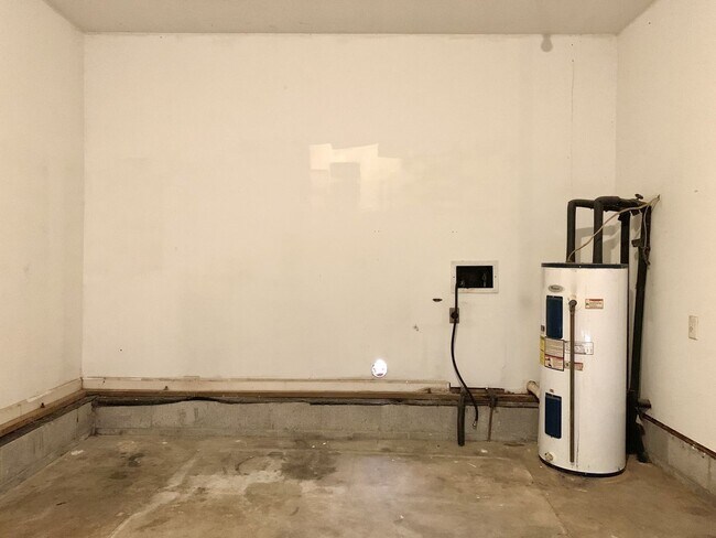 Building Photo - 236 Moncrest Dr