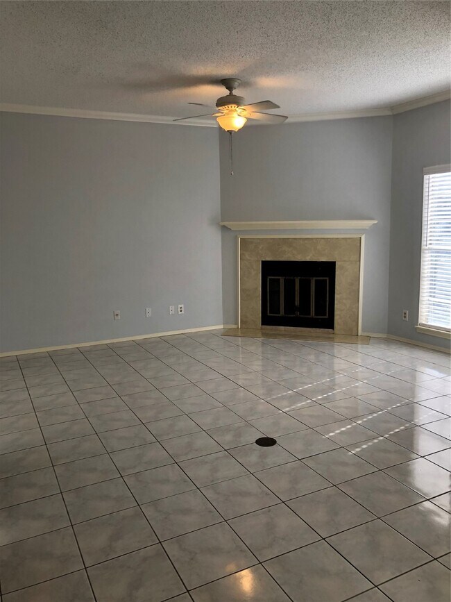 Building Photo - 921 Marine Dr